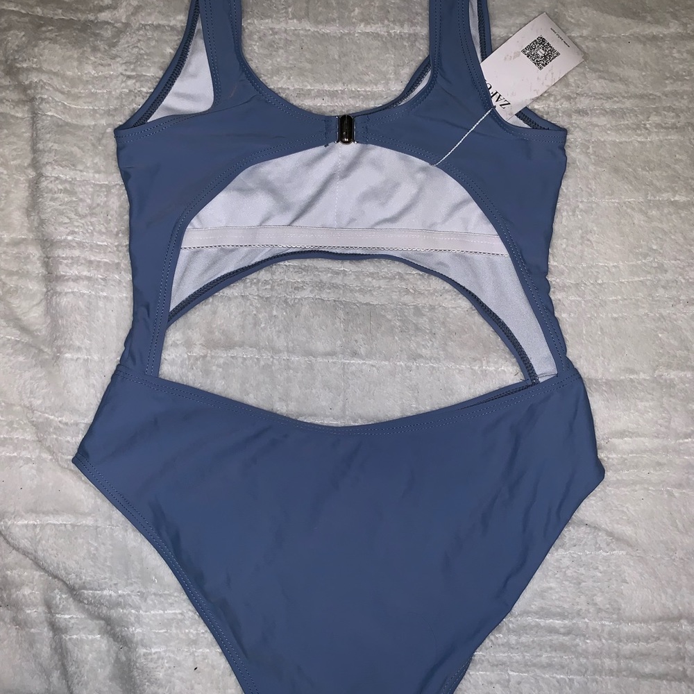 Blue bikini - Picture 2 of 3